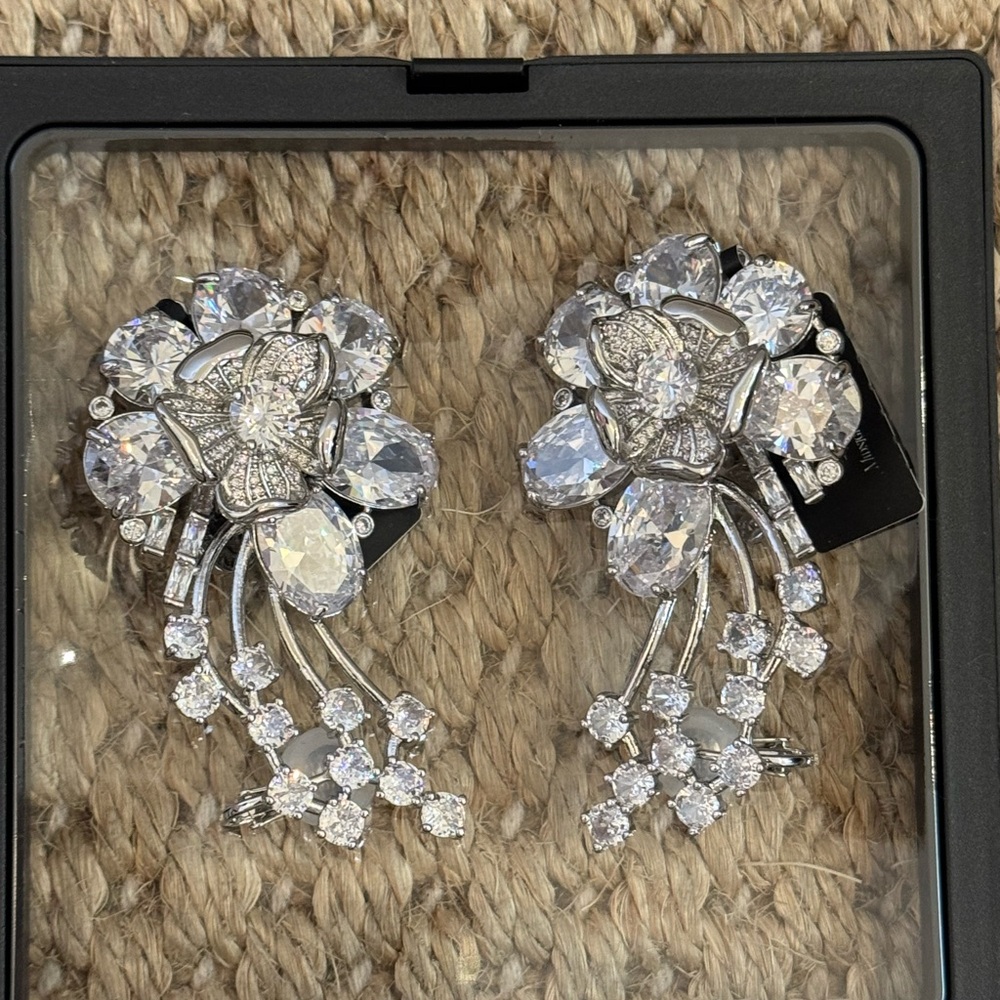 Midnight opera house new with tags Elegant Floral Cubic Earrings
